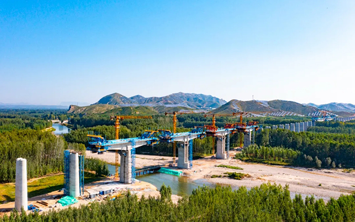 群塔筑雄忻！凯时娱乐助建山西首条时速350公里高铁