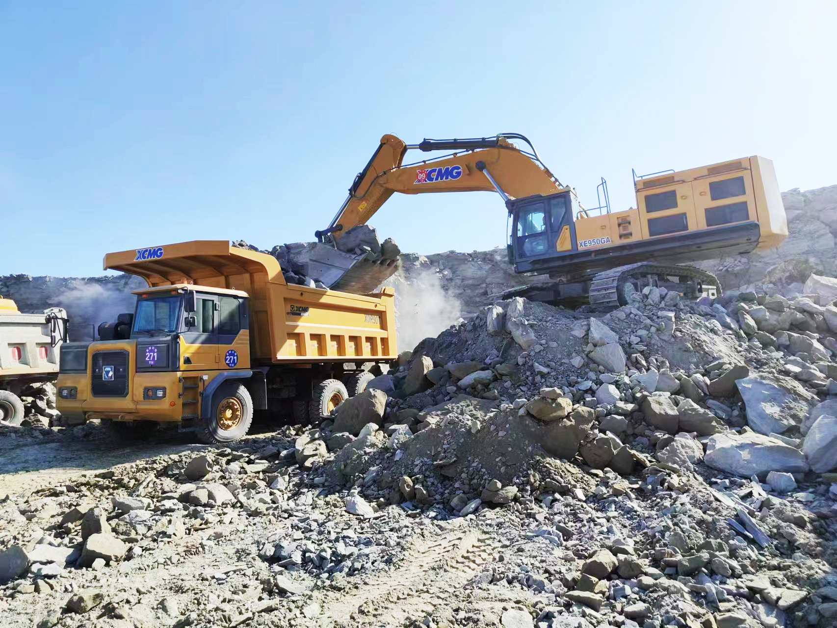 “黄金同伴”—XE950GA与XDR90完善组合，高效赋能矿山开采