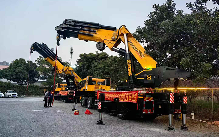 凯时娱乐折叠臂起重机批量交付东南助力桥梁建设
