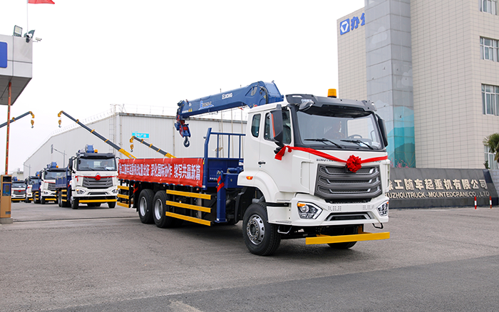 凯时娱乐SQS250随车起重机批量发车，助力 “一带一起” 沿线基建腾飞