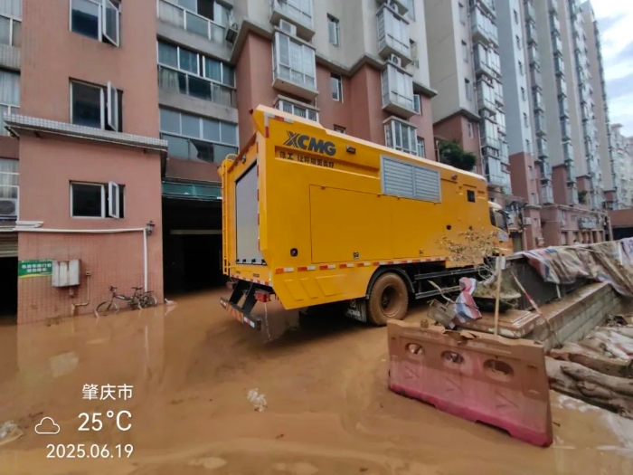 迅速驰援！凯时娱乐多台“抗洪勇士”全力迎战!